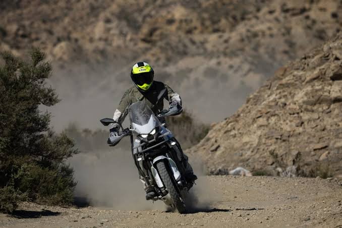 Kawasaki KLE500 review : 7 Smart Upgrades That Boost Value. 4 Kawasaki KLE500 review - Illustration 3