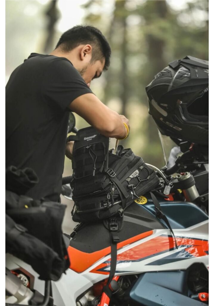 hydration bladder motorcycle - Illustration 3