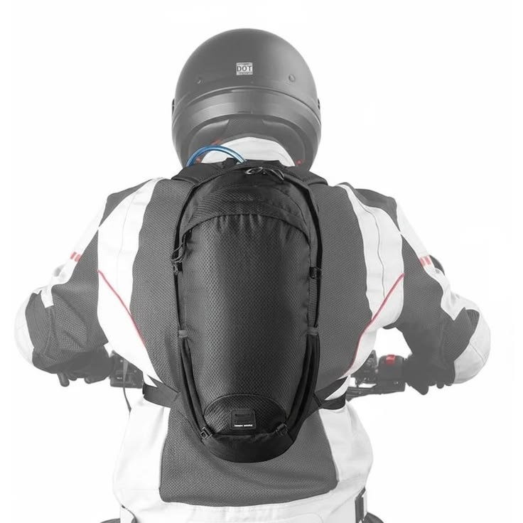 hydration bladder motorcycle - Illustration 1